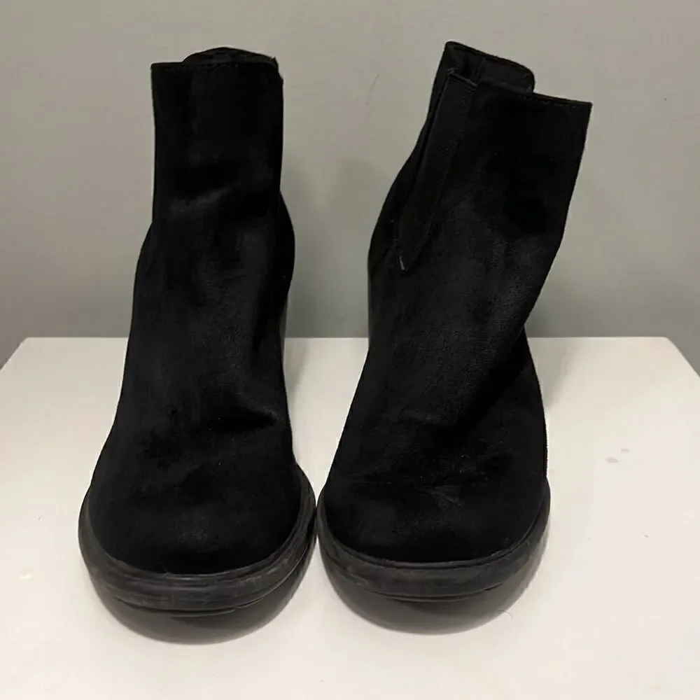Merona Women's Black Classic Wedge Heel Slip On Slimming Ankle Boots Size 8